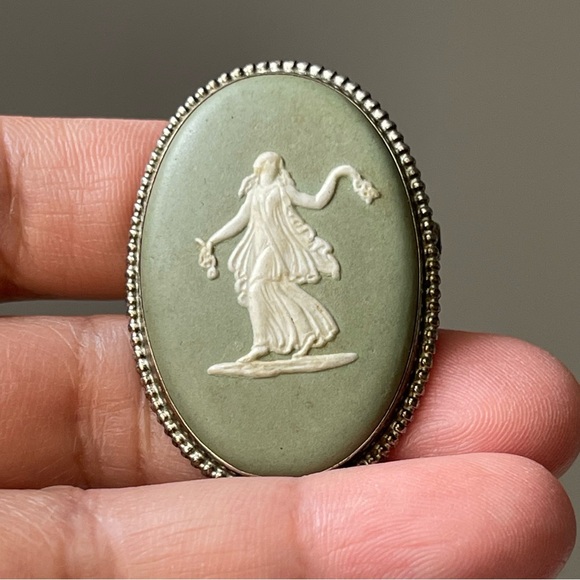 WEDGEWOOD | Sterling Silver Frame | Green Jasperware "Dancing" Brooch Pin 1970's - Picture 14 of 14